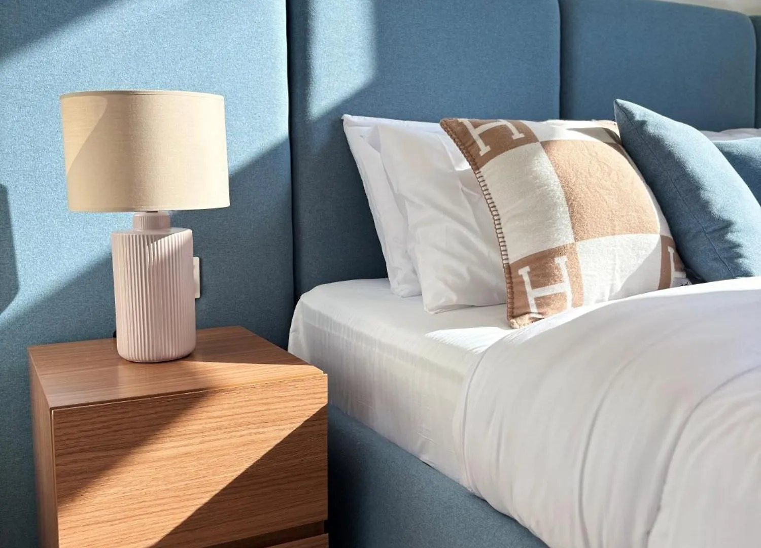 Daire Outsdier Vacation Homes - 1Br In The Heart Of Downtown Sea View Walk To Burj & Dubai Mall Birleşik Arap Emirlikleri