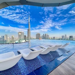 Highest Infinity Pool In Downtown Dubaj