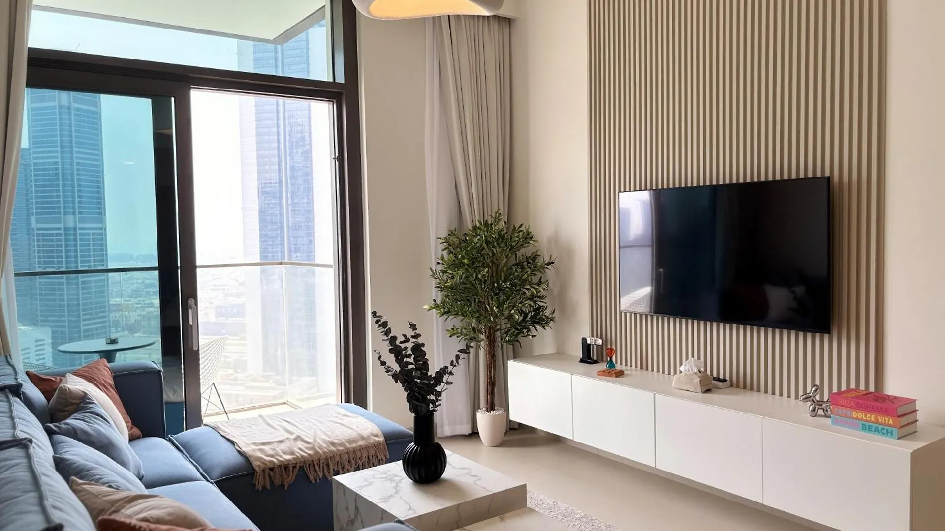 Apartment Outsdier Vacation Homes - 1Br In The Heart Of Downtown Sea View Walk To Burj & Dubai Mall United Arab Emirates