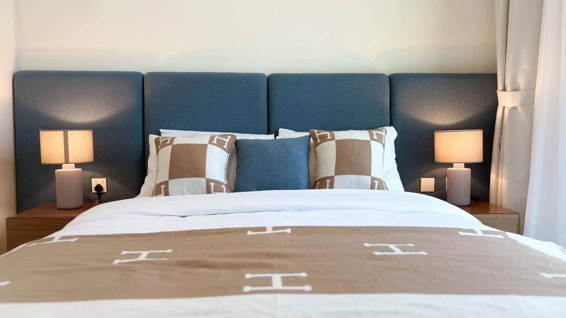 Apartment Outsdier Vacation Homes - 1Br In The Heart Of Downtown Sea View Walk To Burj & Dubai Mall