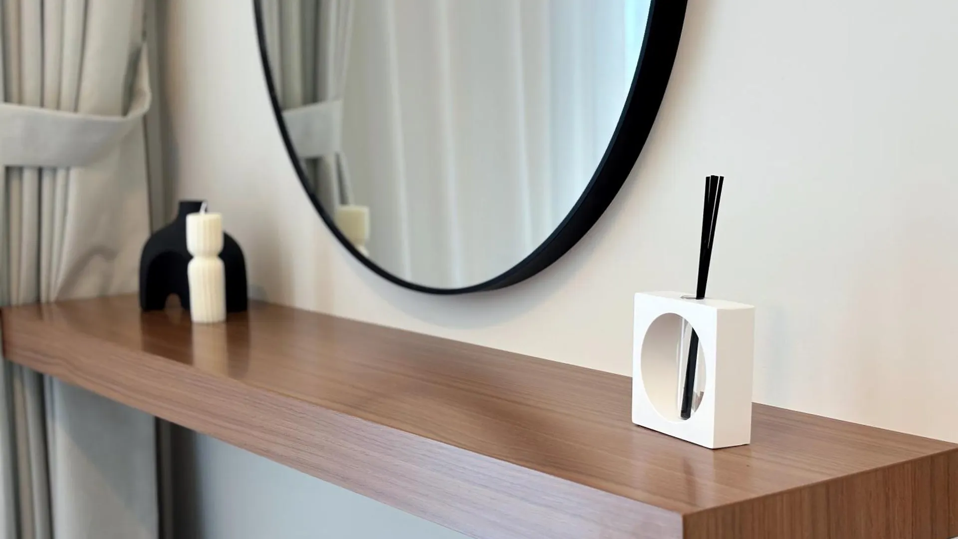 Outsdier Vacation Homes - 1Br In The Heart Of Downtown Sea View Walk To Burj & Dubai Mall
