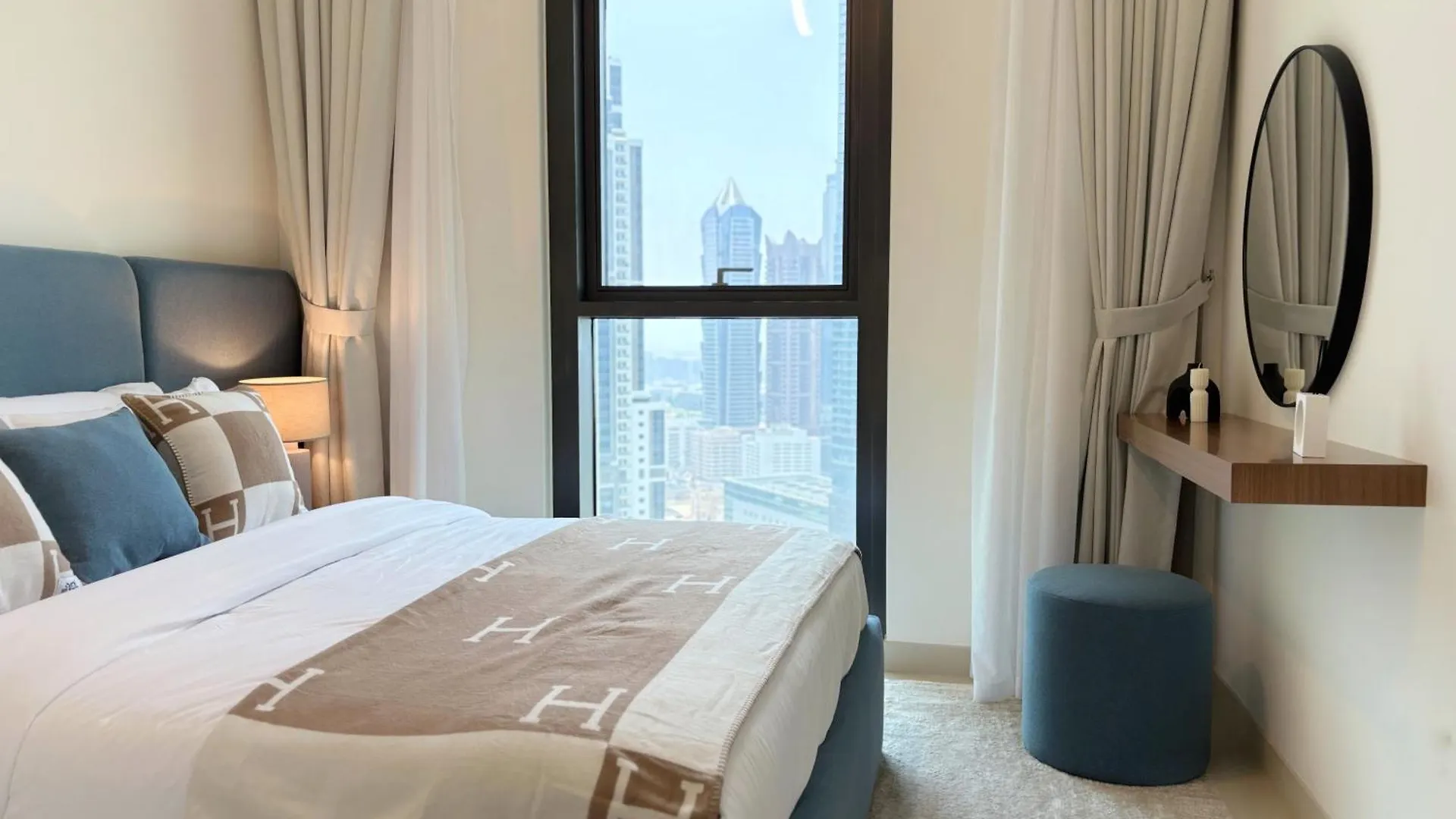 Outsdier Vacation Homes - 1Br In The Heart Of Downtown Sea View Walk To Burj & Dubai Mall Apartment