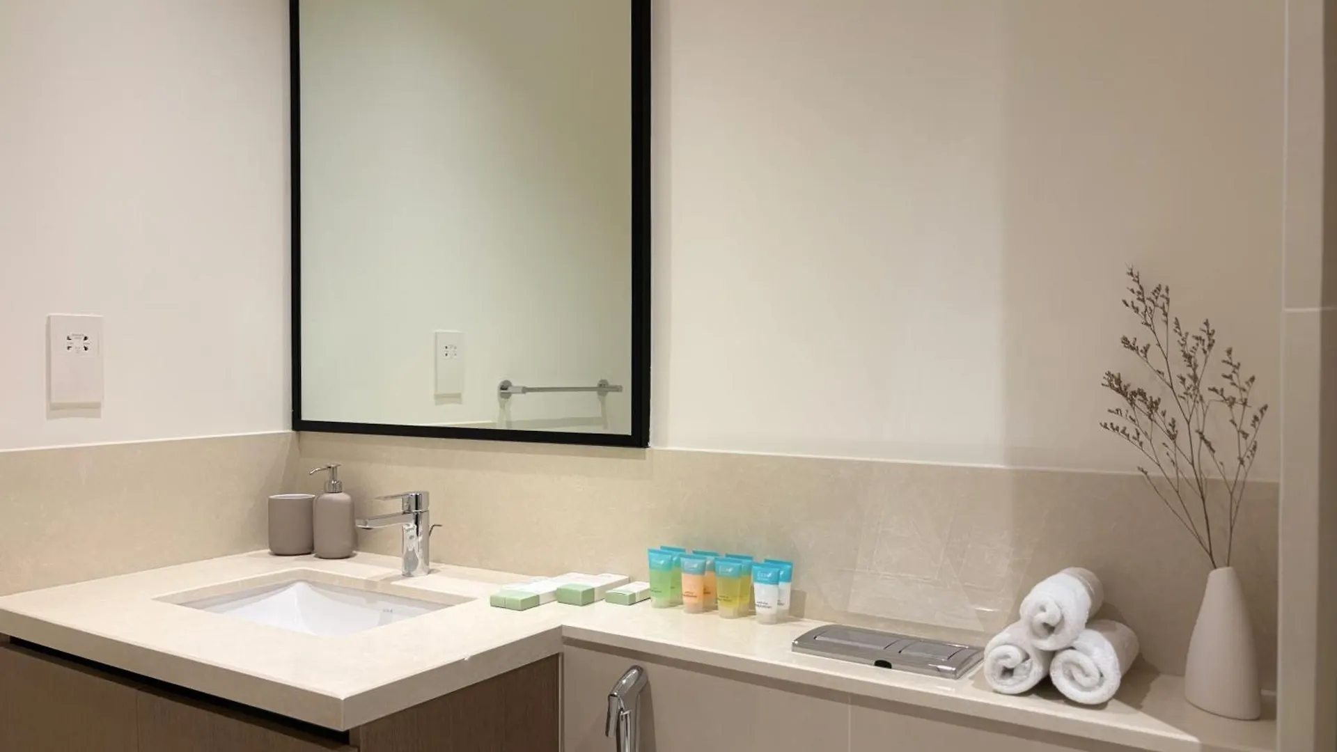 Outsdier Vacation Homes - 1Br In The Heart Of Downtown Sea View Walk To Burj & Dubai Mall Apartment